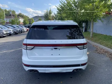 2022 Lincoln Aviator - image 6