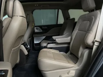 2022 Lincoln Aviator - image 16