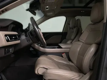 2022 Lincoln Aviator - image 3