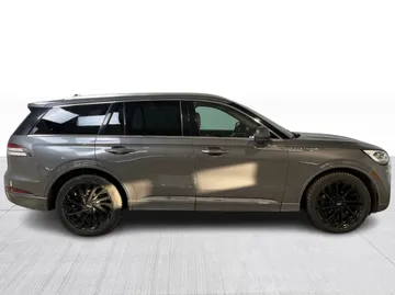 2022 Lincoln Aviator - image 2