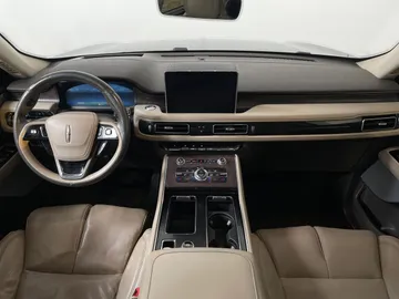 2022 Lincoln Aviator - image 4
