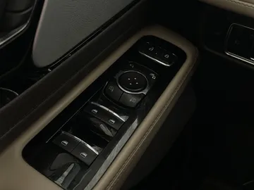 2022 Lincoln Aviator - image 29