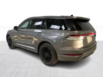 2022 Lincoln Aviator - image 12