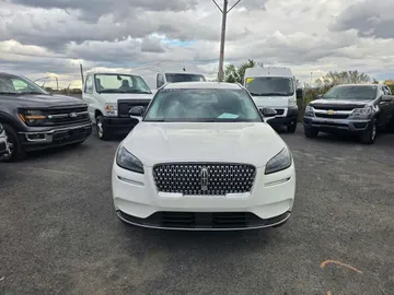 2021 Lincoln Corsair - image 2