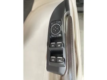 2017 Lincoln MKC - image 25