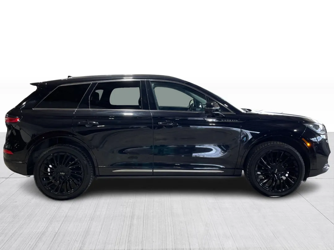 2022 Lincoln Corsair — photo 2