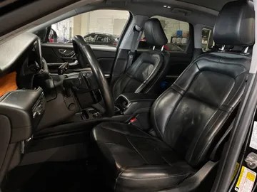 2022 Lincoln Corsair - image 3