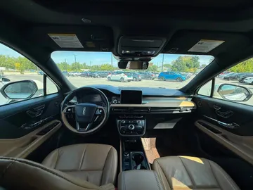 2022 Lincoln Corsair - image 9
