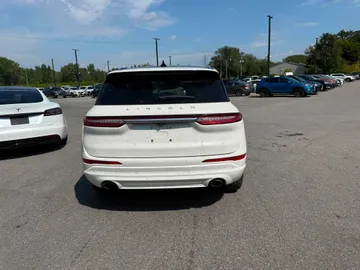2022 Lincoln Corsair - image 4