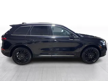 2021 Lincoln Corsair - image 2