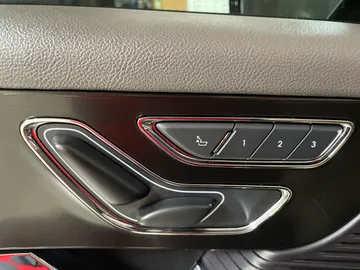 2022 Lincoln Corsair - image 18