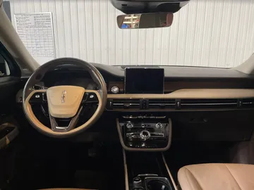 2022 Lincoln Corsair - image 4