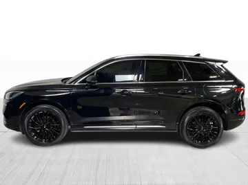 2022 Lincoln Corsair - image 9