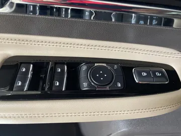 2022 Lincoln Corsair - image 25