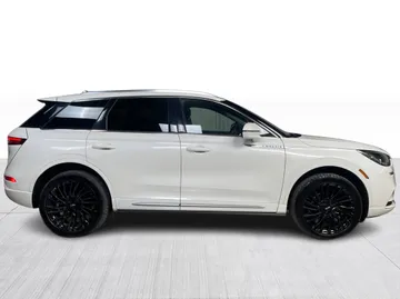 2022 Lincoln Corsair - image 9