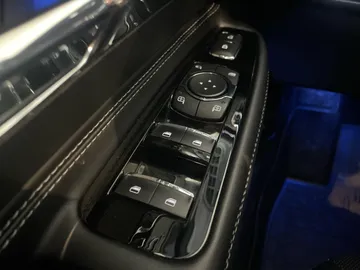 2022 Lincoln Corsair - image 27