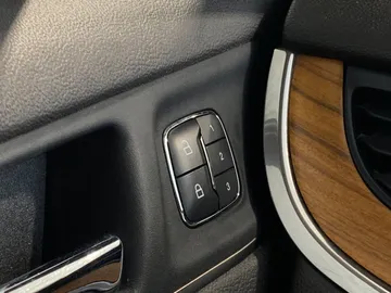 2018 Lincoln MKC - image 27
