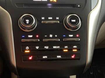 2018 Lincoln MKC - image 24