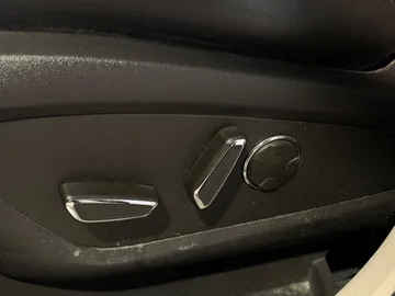 2018 Lincoln MKC - image 16