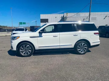2022 Lincoln Navigator - image 6