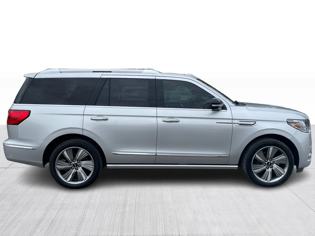 2018 Lincoln Navigator — photo 2