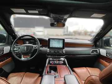 2018 Lincoln Navigator - image 4