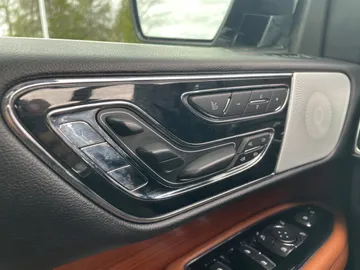 2018 Lincoln Navigator - image 20