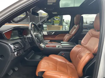 2018 Lincoln Navigator - image 3
