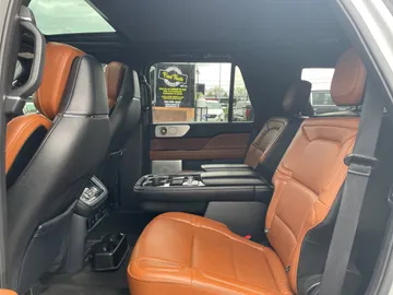 2018 Lincoln Navigator - image 15