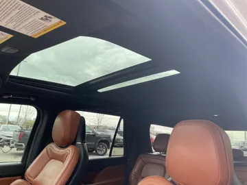 2018 Lincoln Navigator - image 6