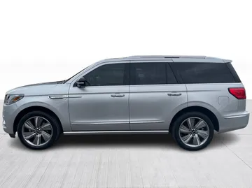 2018 Lincoln Navigator - image 10