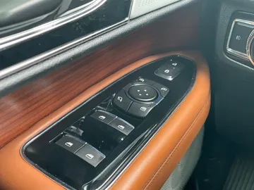 2018 Lincoln Navigator - image 28