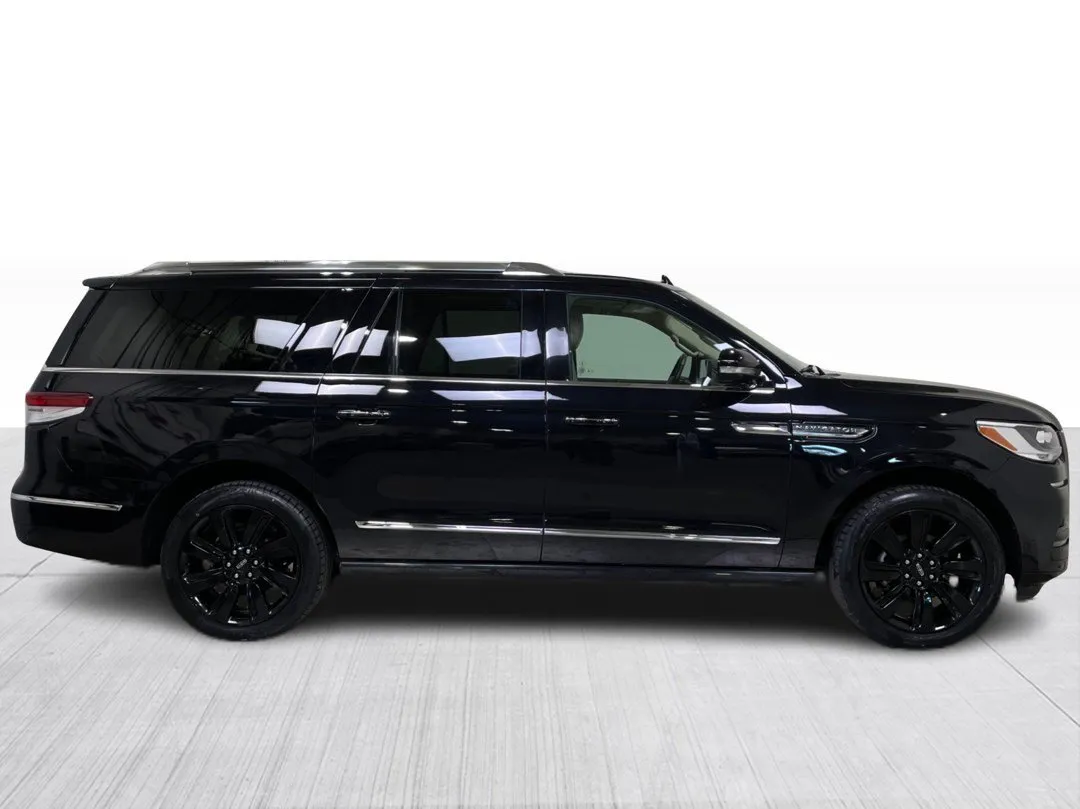 2022 Lincoln Navigator L — photo 2
