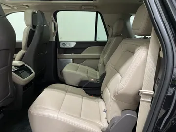 2022 Lincoln Navigator L - image 16