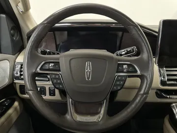 2022 Lincoln Navigator L - image 28