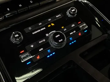 2022 Lincoln Navigator L - image 24