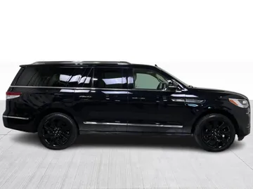 2022 Lincoln Navigator L - image 2