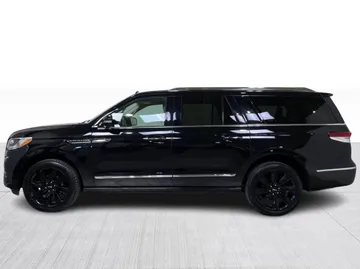 2022 Lincoln Navigator L - image 11