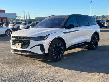 2025 Lincoln Nautilus - image 3