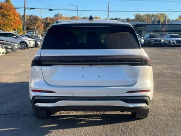 2025 Lincoln Nautilus - image 7