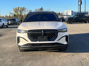 2025 Lincoln Nautilus - image 2