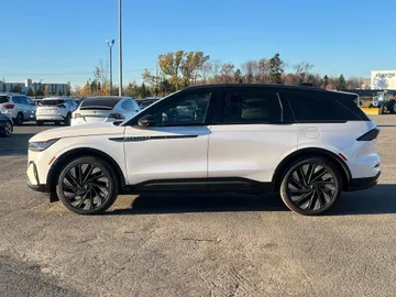 2025 Lincoln Nautilus - image 6