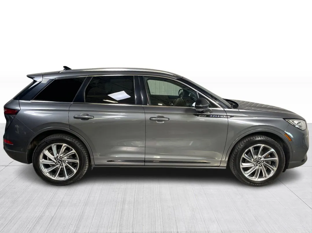 2022 Lincoln Corsair — photo 2