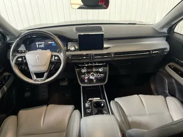 2022 Lincoln Corsair - image 4