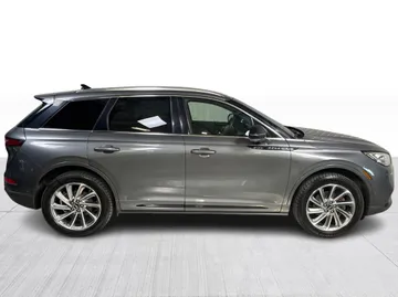 2022 Lincoln Corsair - image 2