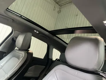 2022 Lincoln Corsair - image 6