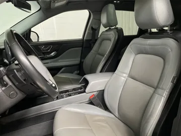2022 Lincoln Corsair - image 3