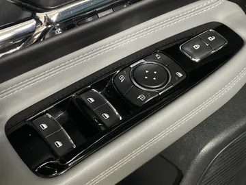 2022 Lincoln Corsair - image 25