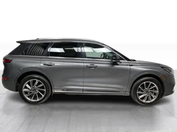 2022 Lincoln Corsair - image 2