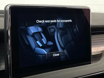 2022 Lincoln Corsair - image 32